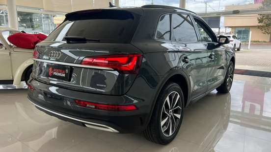 AUDI-Q5-2022