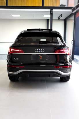 AUDI-Q5-2022