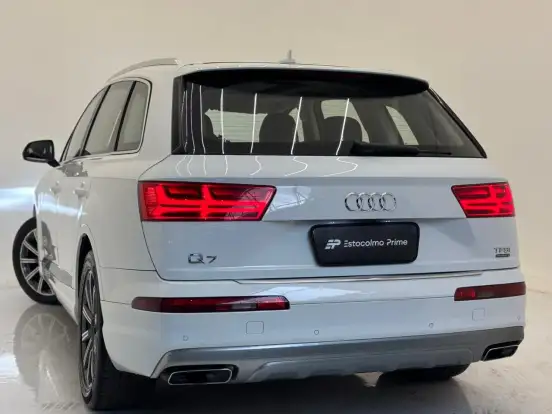 AUDI-Q7-2015