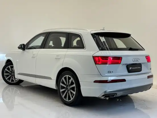 AUDI-Q7-2015