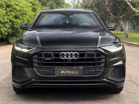 AUDI-Q8-2019