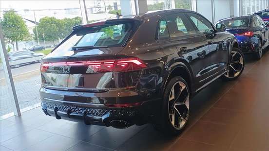 AUDI-RS Q8-2025