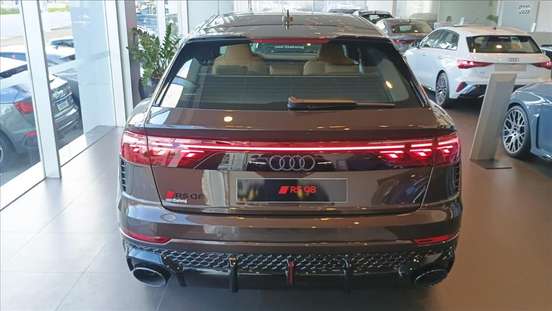 AUDI-RS Q8-2025