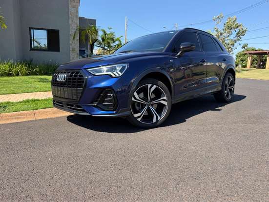 AUDI-Q3-2023