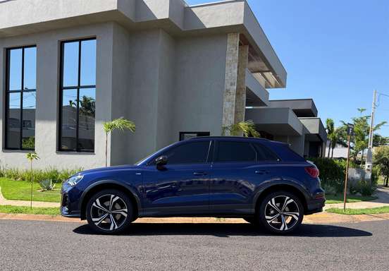 AUDI-Q3-2023