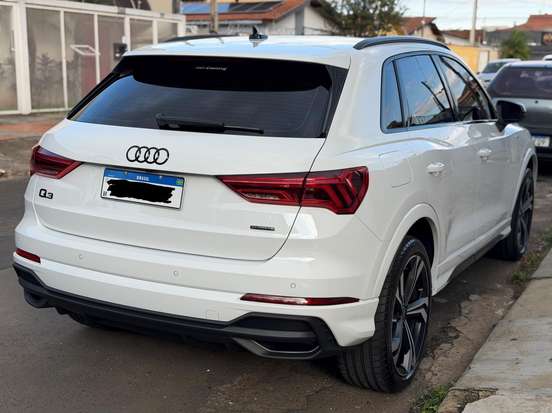 AUDI-Q3-2024