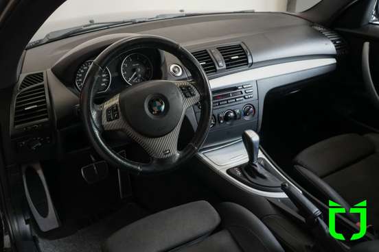 BMW-118i-2011