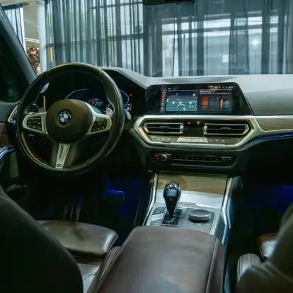 BMW-320i-2021
