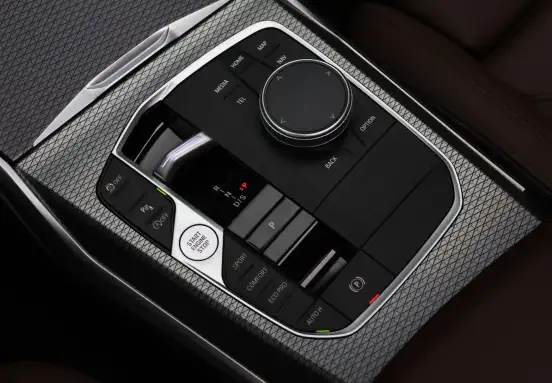 BMW-320i-2023