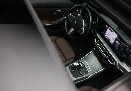 BMW-320i-2023