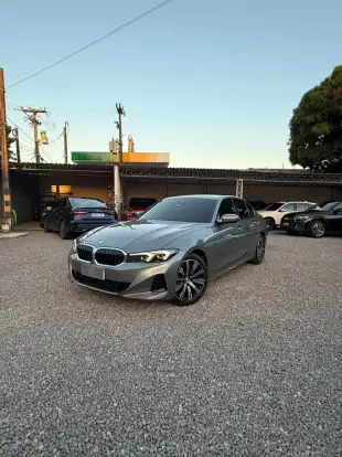 BMW-320i-2022