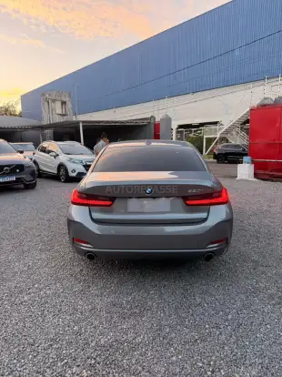 BMW-320i-2022