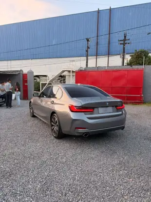 BMW-320i-2022