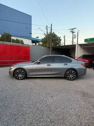 BMW-320i-2022