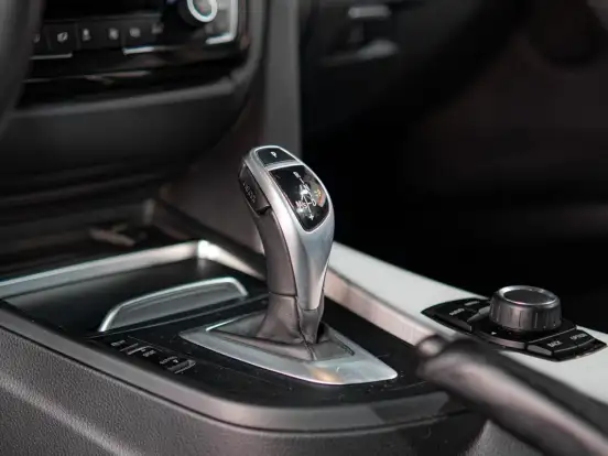 BMW-320i-2.0 SPORT 16V TURBO ACTIVE FLEX 4P AUTOMÁTICO BMW-320i-2016