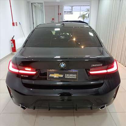 BMW-320i-2023