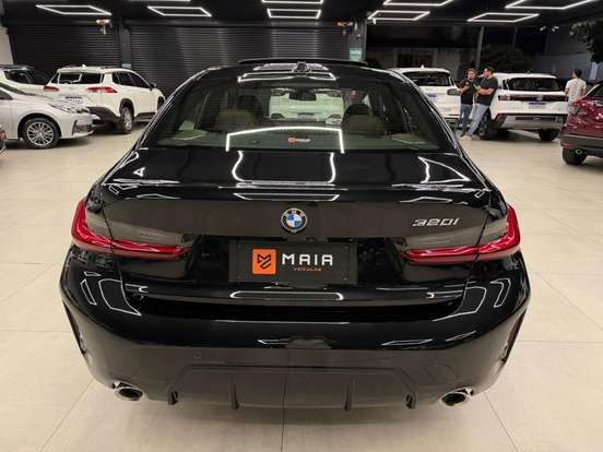 BMW-320i-2024