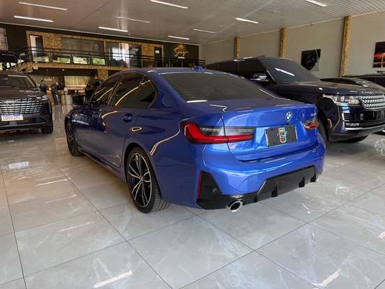 BMW-320i-2023