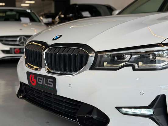 BMW-320i-2021