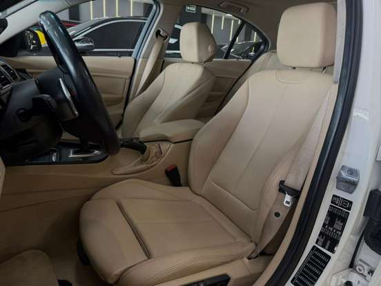BMW-320i-2015
