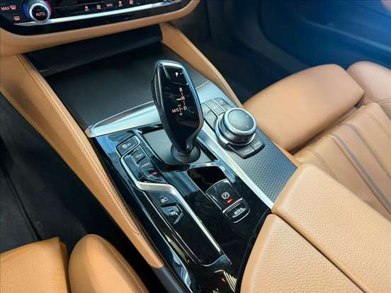 BMW-530e-2022