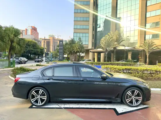 BMW-750Li-2017