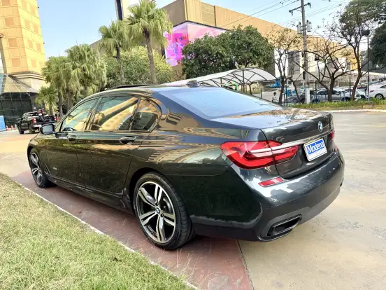 BMW-750Li-4.4 M SPORT V8 32V GASOLINA 4P AUTOMÁTICO BMW-750Li-2017