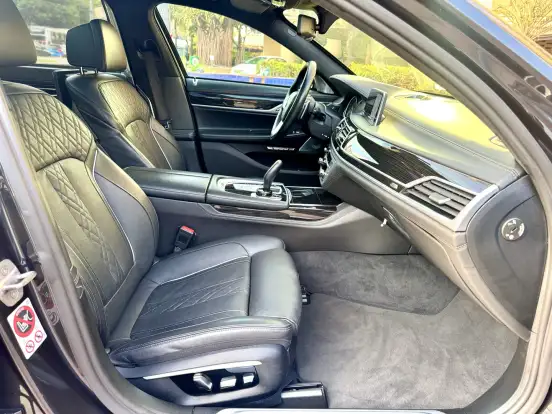 BMW-750Li-4.4 M SPORT V8 32V GASOLINA 4P AUTOMÁTICO BMW-750Li-2017