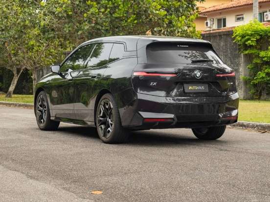BMW-iX-2024