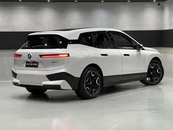 BMW-iX-2023