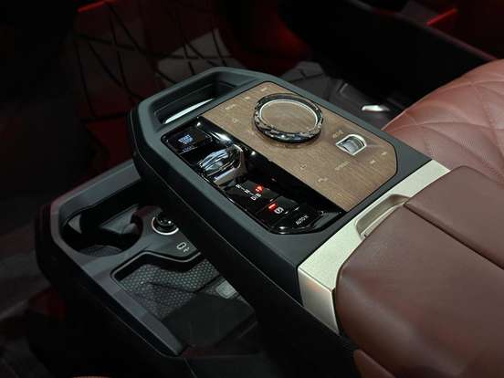 BMW-iX-2023