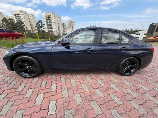 BMW-320i-2.0 16V TURBO ACTIVE FLEX 4P AUTOMÁTICO BMW-320i-2014