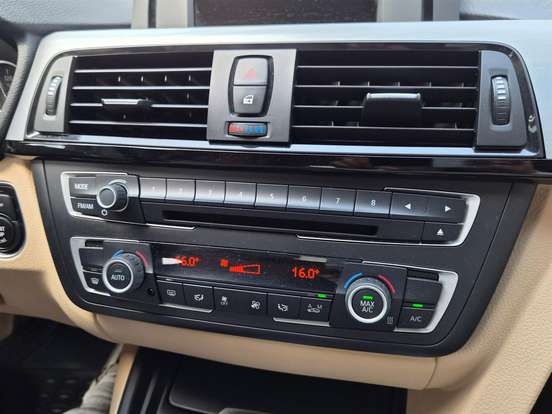 BMW-320i-2015