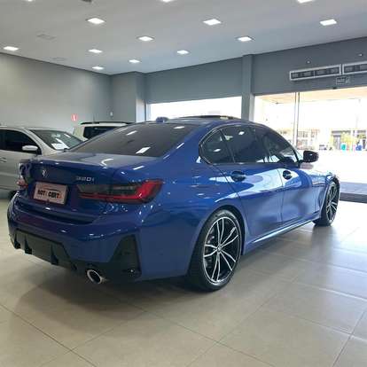 BMW-320i-2022