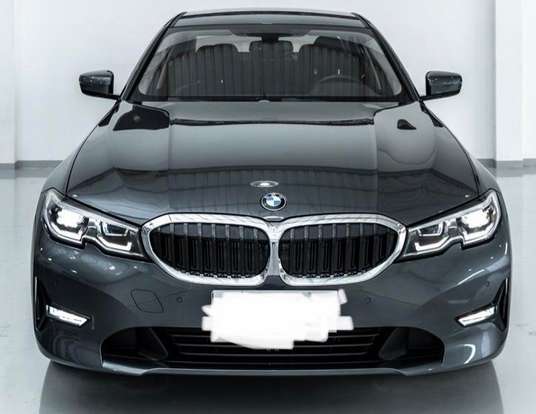 BMW-320i-2020