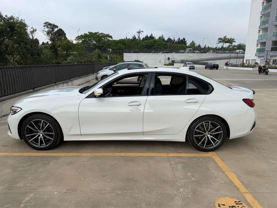 BMW-320i-2019
