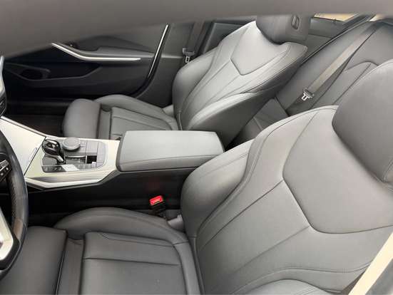 BMW-320i-2019