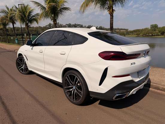 BMW-X6-2022