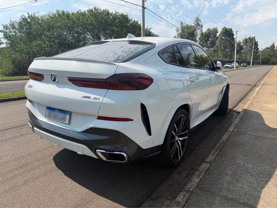 BMW-X6-2022