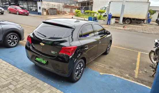 CHEVROLET-ONIX-2016