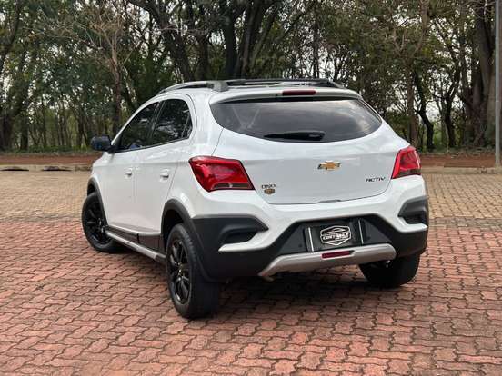 CHEVROLET-ONIX-2018