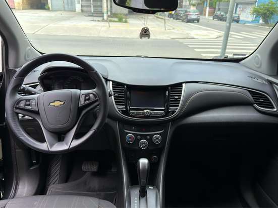 CHEVROLET-TRACKER-2019