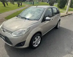 FORD FIESTA 1.6 ROCAM SE 8V FLEX 4P MANUAL FORD FIESTA 1.6 ROCAM SE 8V FLEX 4P MANUAL