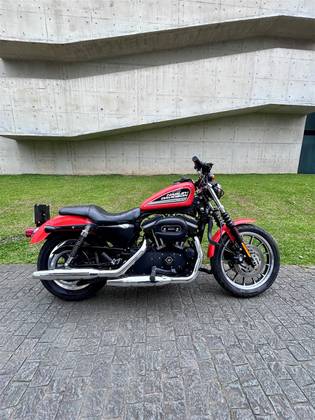 HARLEY-DAVIDSON SPORTSTER XL 883 R 