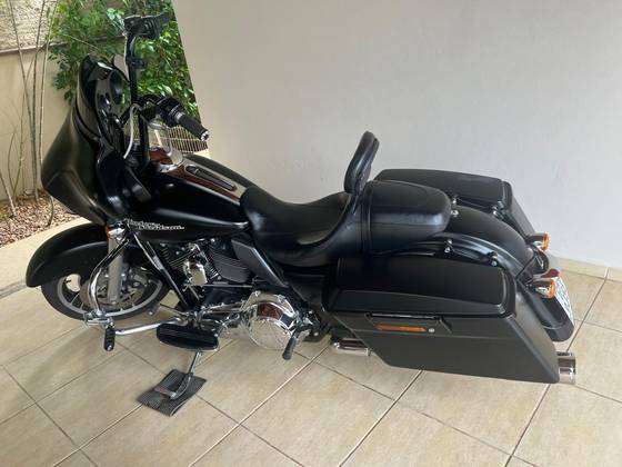 HARLEY-DAVIDSON STREET GLIDE 
