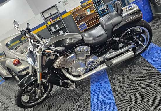 HARLEY-DAVIDSON-V-ROD MUSCLE-2015