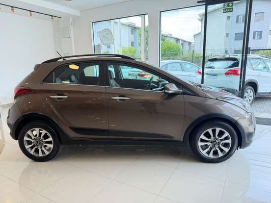 HYUNDAI-HB20X-2017