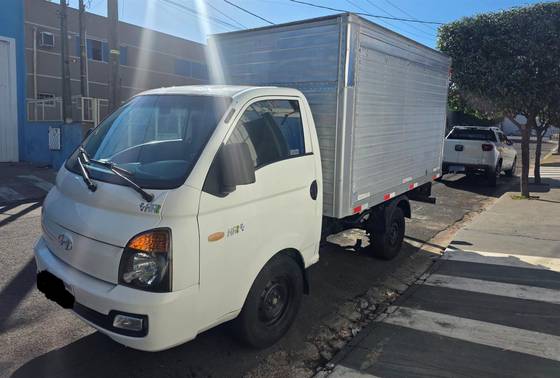HYUNDAI HR 2.5 LONGO SEM CAÇAMBA 4X2 16V 130CV TURBO INTERCOOLER DIESEL 2P MANUAL