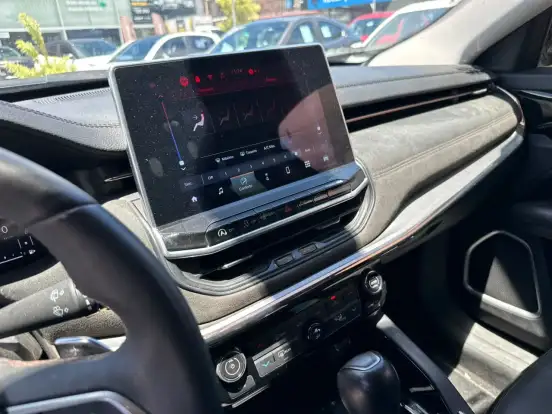 JEEP-COMMANDER-2023
