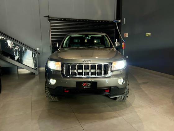 JEEP GRAND CHEROKEE 3.6 LAREDO 4X4 V6 24V GASOLINA 4P AUTOMÁTICO